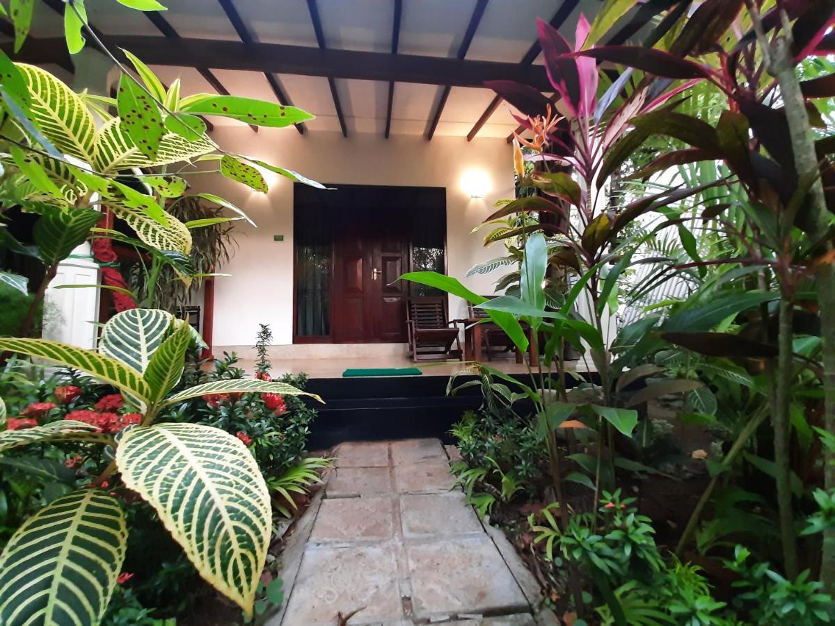 The Otunna Guest House Сигирия Экстерьер фото